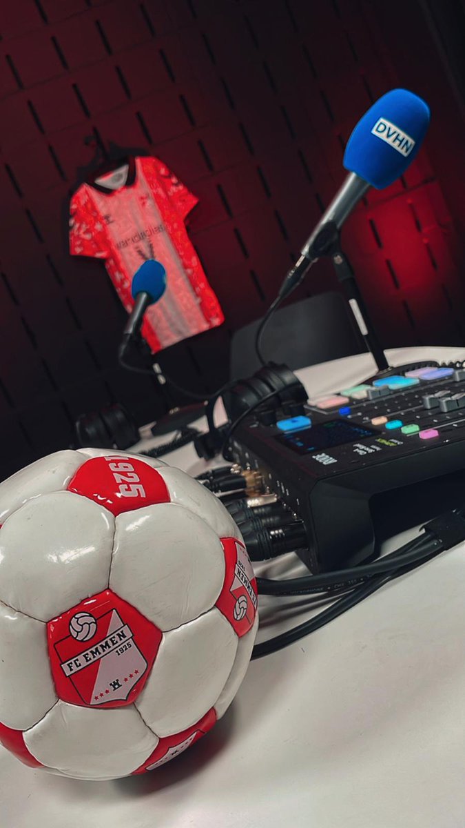 Maandagochtend om 9.00 uur maken <a href="/colinmooijman/">Colin Mooijman</a> @pimsiegers en ik een verse aflevering van Radio Meerdijk, vanuit onze hagelnieuwe podcaststudio. Heb je vragen over #fcemmen? Laat het ons weten!