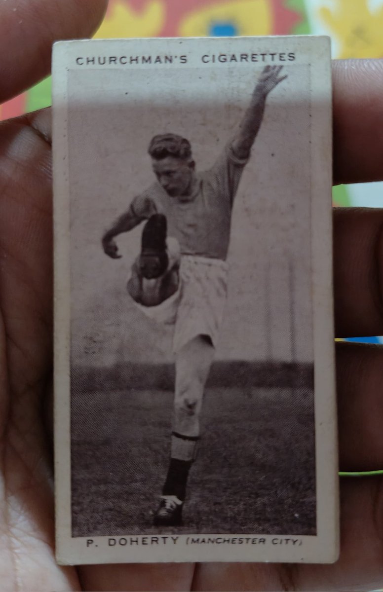 KavitaChugh's tweet image. Added to the collection, complete set of 50, from 1938. 

All thanks to @garywasabi for sending these and so much more.... You are very kind! 😊 

Does anyone remember these cards?

#Football #FootballCards #Churchman