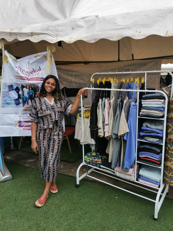 MaFrancPaints's tweet image. One thing you won&apos;t take away from @ChineekolClothn is neat finish. At the exhibition yesterday, the question on everybody&apos;s lips was &quot;did you sew this or is it foreign made?&quot;

The two pants I wore to the exhibition was made by her too.
Need joggers, polos etc? Send her a dm