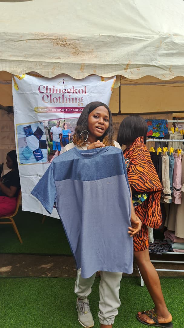 MaFrancPaints's tweet image. One thing you won&apos;t take away from @ChineekolClothn is neat finish. At the exhibition yesterday, the question on everybody&apos;s lips was &quot;did you sew this or is it foreign made?&quot;

The two pants I wore to the exhibition was made by her too.
Need joggers, polos etc? Send her a dm