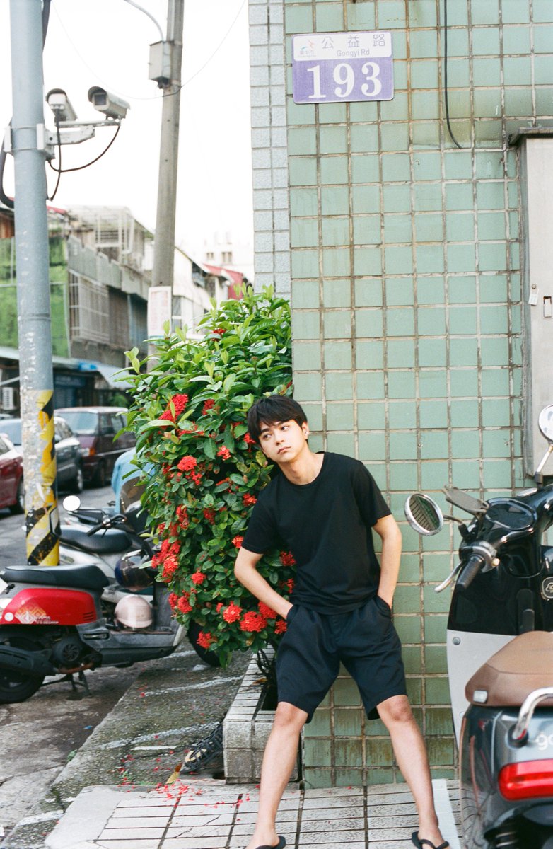 oricon's tweet photo. timelesz佐藤勝利
初写真集10/30(木)発売決定❗️
『A Bird on Tiptoe』

1年以上をかけて
リスボン・台中・日本各地を
暮らすようにめぐりながら撮影📸

来年30歳を迎え、グループも新体制に…

写真家・石田真澄氏が捉えた
“ささやかだけど、大切な瞬間”
https://t.co/YdL8Q6KyOa

#佐藤勝利 https://t.co/ec0GhJ4DB9
