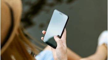 The_bharatbrief's tweet photo. 🇮🇳 India’s smartphone exports are on 🔥! Govt mulls PLI 2.0 to take on China &amp; Vietnam. Mobile exports up 55% in Q1FY26. Another incentive round could push India toward $500B electronics goal! #MadeInIndia #TechIndia #PLI2 https://t.co/pywdOz93J9