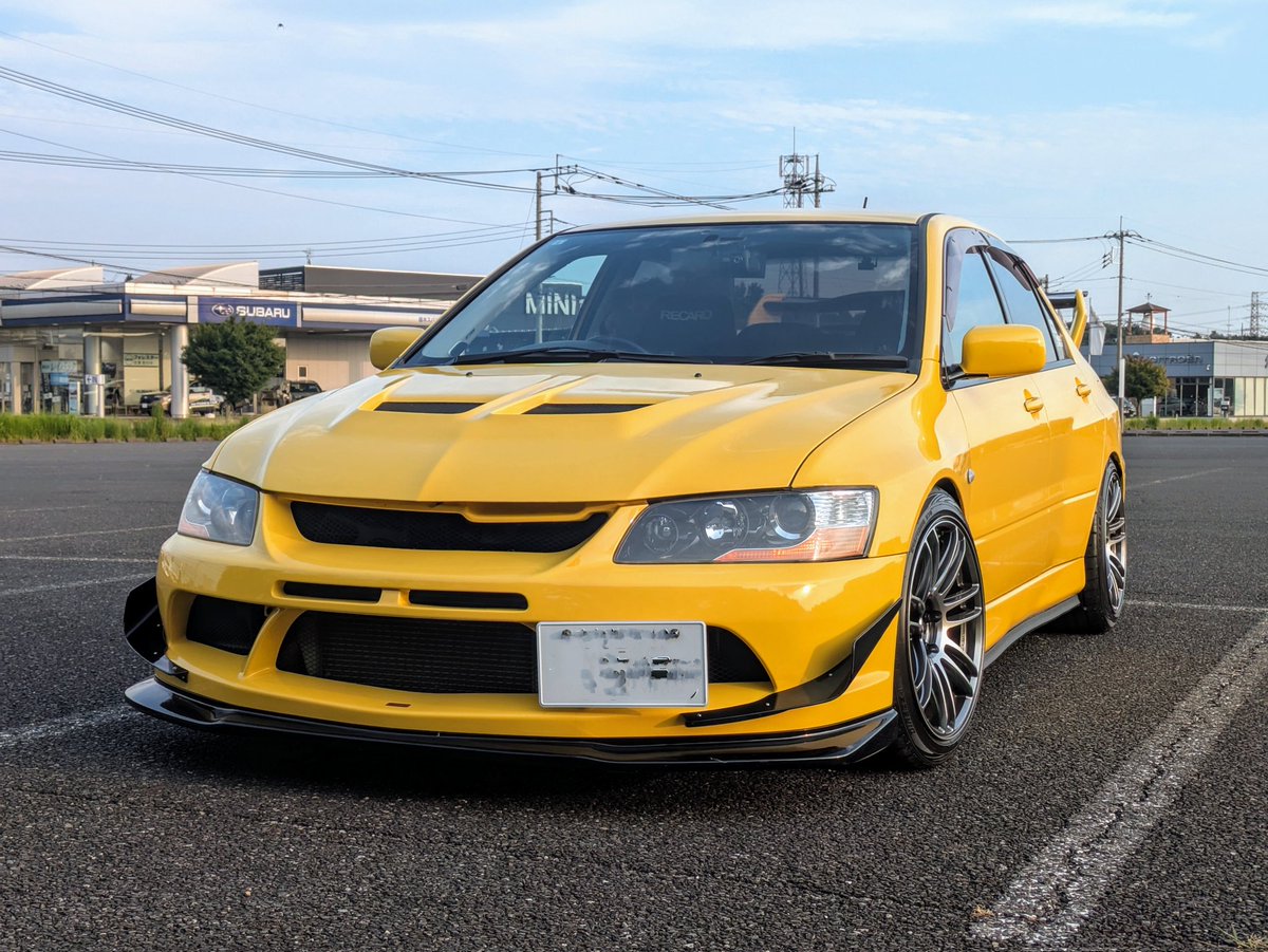 わかりづらいけど、ちょっと外装アップデート。
・ボルテックスジェネレーター
・トランクエンドガーニーフラップ
・サイド、リヤアンダースポイラー

寂しかったサイド〜リヤ周りが良くなった！