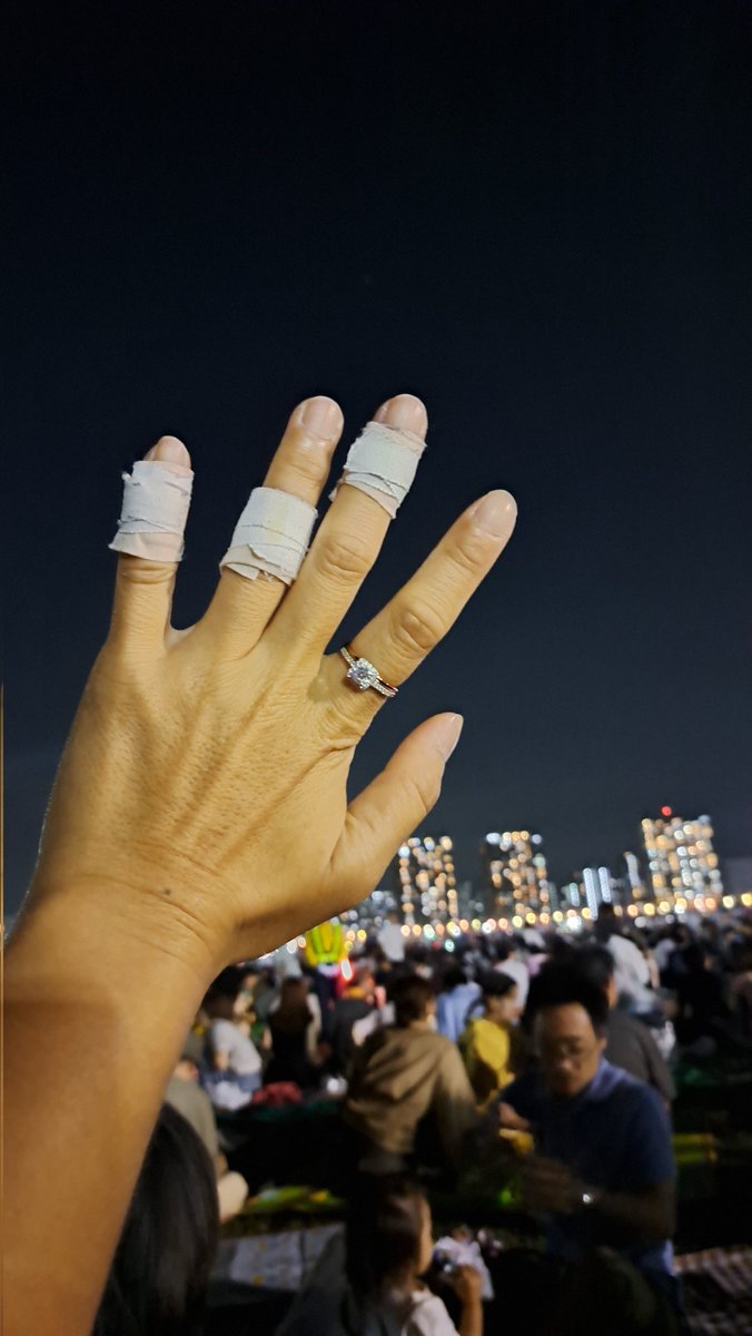 Wingles's tweet image. Everyday, every time I look at my hand, I get all kilig. ❤️❤️❤️❤️