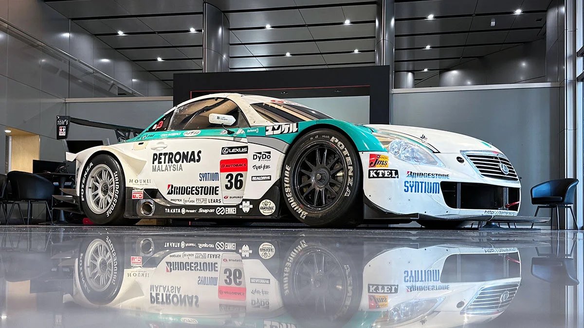 四国からの長旅を終えた PETRONAS TOM'S SC430 #36 が、お台場に到着