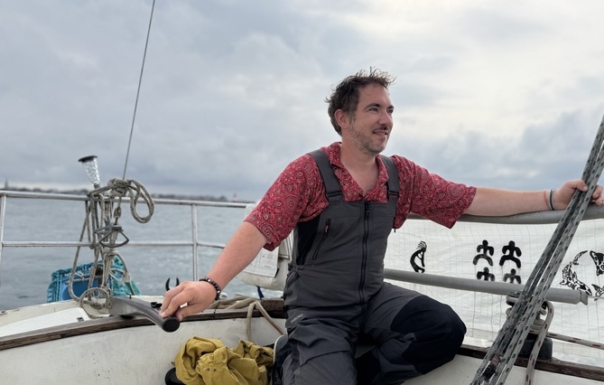 Yoann Geny est du genre à vivre ses passions à fond. Pour donner plus de sens à son métier de juriste, il s’est spécialisé dans l’économie sociale et solidaire. Sur ses jours de repos, pour décompresser, il s’adonne à son deuxième amour : la voile.

jss.fr/%C2%AB_J%E2%80…