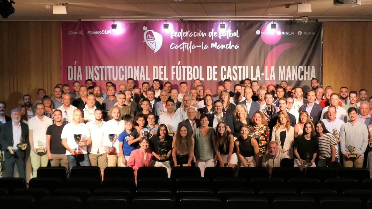 🏆 La fiesta del fútbol castellanomanchego, un nuevo éxito

🎖️ Reconocimientos, premios y distinciones en el 𝐗𝐗𝐕𝐈𝐈𝐈 𝐃𝐢́𝐚 𝐈𝐧𝐬𝐭𝐢𝐭𝐮𝐜𝐢𝐨𝐧𝐚𝐥 𝐅𝐅𝐂𝐌

🔗 ffcm.es/pnfg/NNws_ShwN…

#somosCLM | #fútbolCLM | #futsalCLM | #entrenadoresCLM | #árbitrosCLM