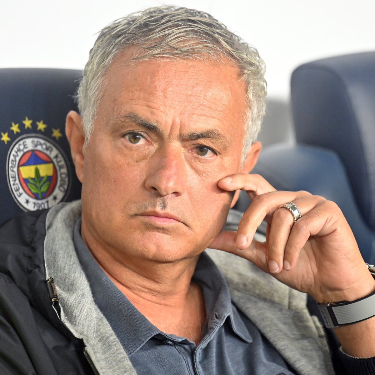 Tazminat canavarınin kaçışı pahalıya mal oldu tamı tamına 15 m€ ve 250 m€ transfer bütçesi 😋🤣🤣🤣🤣🤣
#kaçanvar #cryingone #mouleft #JoseMourinho #Fenerbahçe