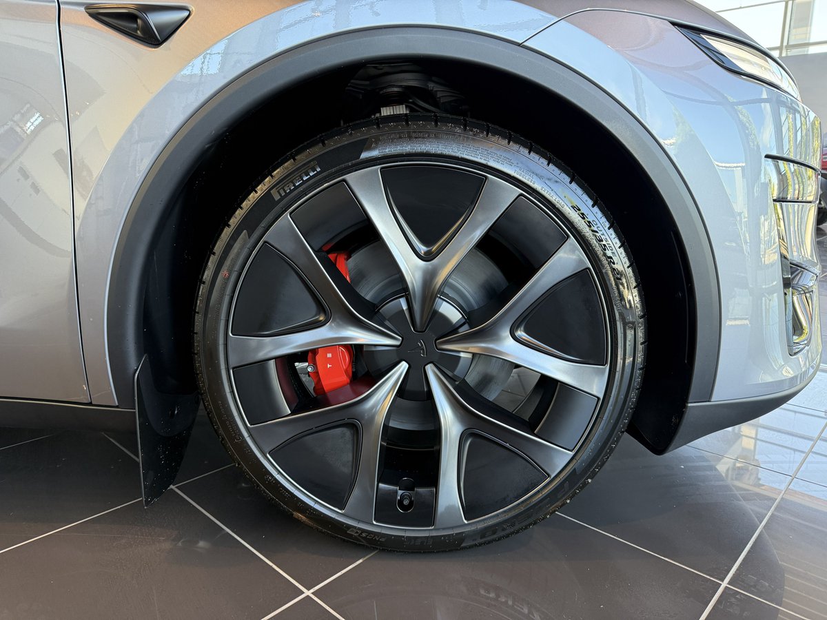 The Tesla Newswire tweet media