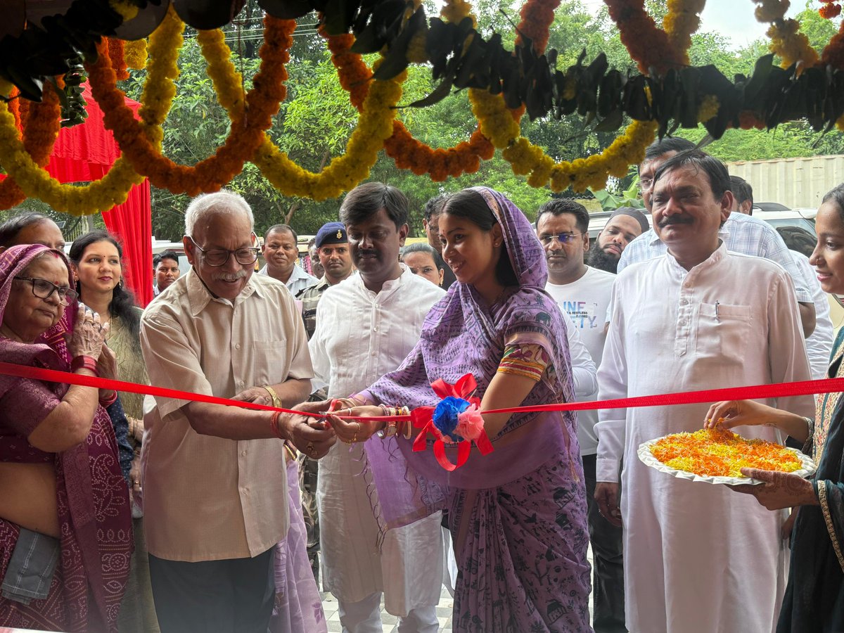 dineshjsrbjp's tweet image. गोपाल दोसा के नए आउटलेट रोड नंबर 15 मानगो में आज शुरुआत किया गया, विधायक पूर्णिमा साहू और मणिलाल साहू के द्वारा फीता काट कर शुभारंभ किया गया।

मदन साहू और परिवार के सदस्यों को बहुत बहुत बधाई एवं शुभकामनाएं।
#gopaldosa #newoutlet #dosashop