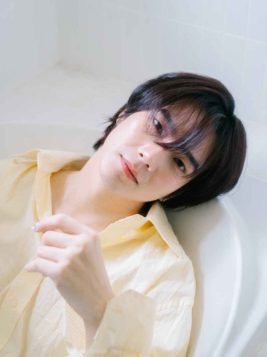 here_for_bbb's tweet image. oh my god he’s ethereal ✨😭😭
#BuildJakapan @JakeB4rever