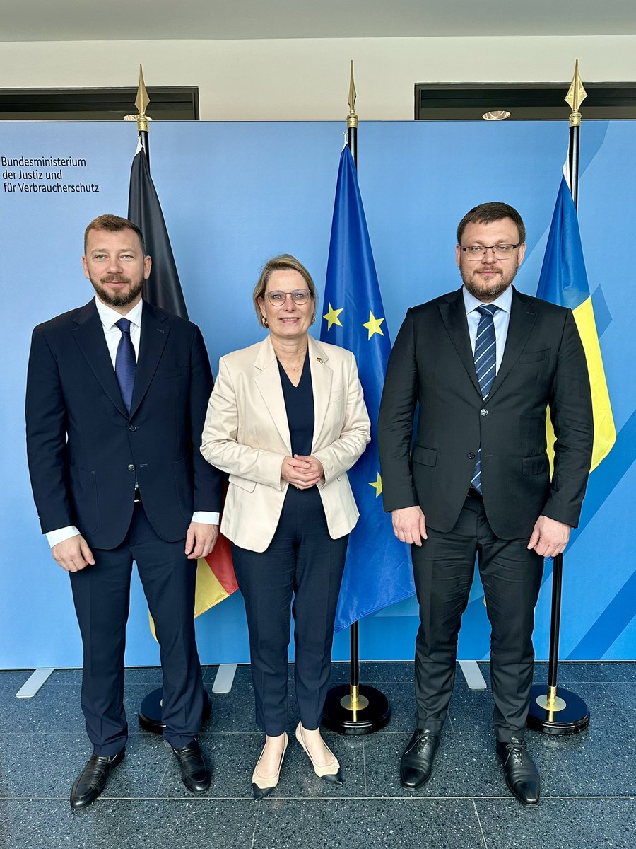 Die Arbeit des Nationalen Antikorruptionsbüros und der Spezialisierten
Antikorruptionsstaatsanwaltschaft der 🇺🇦 ist absolut entscheidend für die Bekämpfung der Korruption in der Ukraine. Ihre beiden Leiter Hr.
Krywonos und Hr. Klymenko trafen heute BMin Stefanie Hubig.