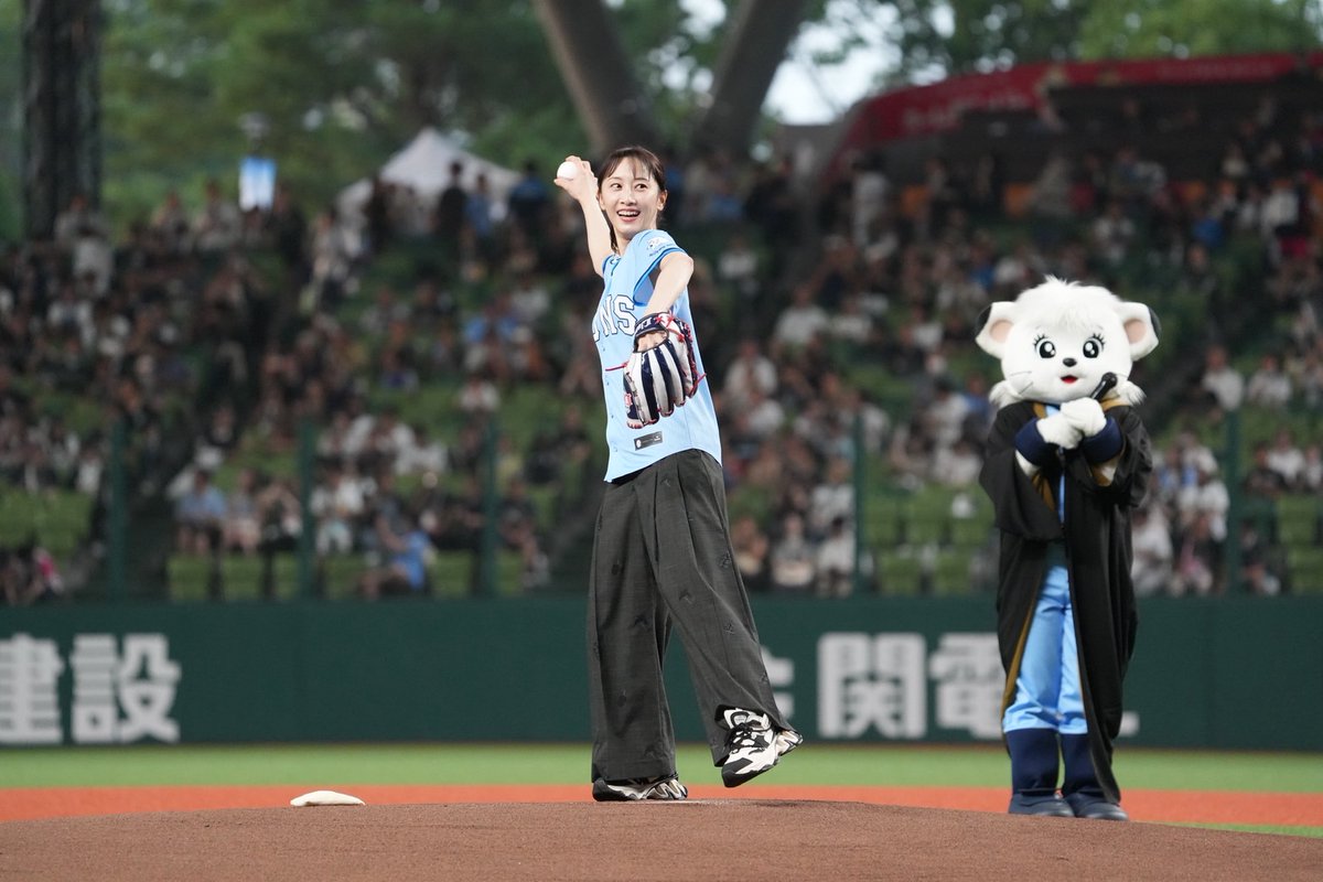 西武 - #オリックス】 元SKE48の #松井玲奈 さんがセレモニアルピッチ
