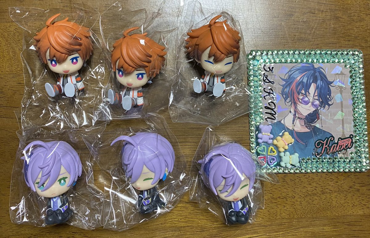 yakk03's tweet photo. 【 交換 】 にじさんじ にじこっと
3SKM Dytica Oriens

譲：画像1枚目
( 🧡A2/B1  💜A1/B2 )

求：画像2枚目

※郵送希望 https://t.co/XWgrJrxKzb