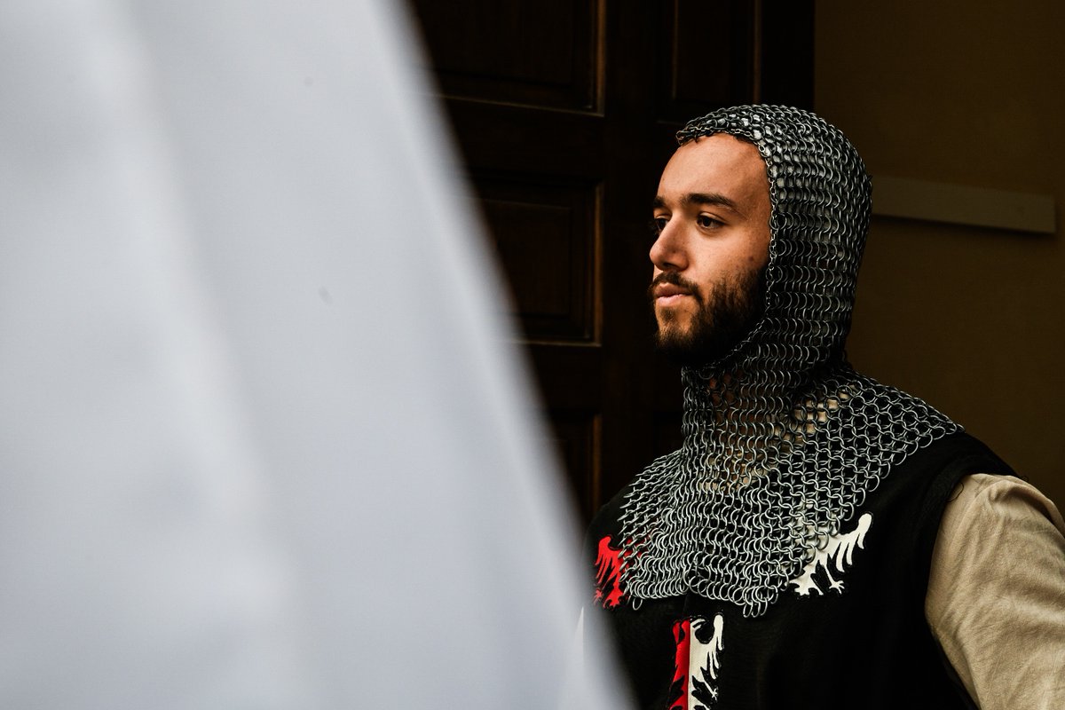 Le donne, gli uomini e gli storici costumi protagonisti della 731ª edizione della Perdonanza Celestiniana.
#perdonanzacelestiniana2025 #perdonanzacelestiniana731 #perdonanza2025