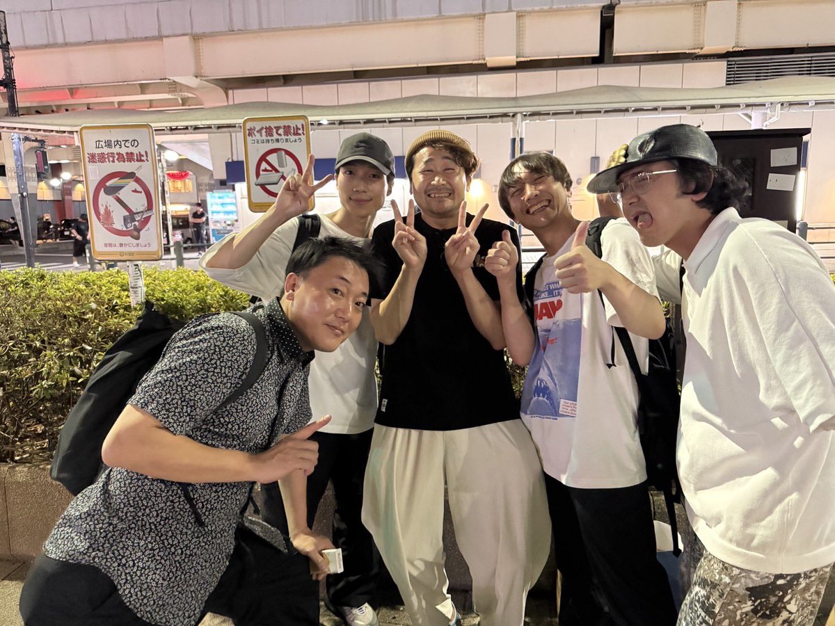 昨日観た久しぶりの「おしゃれ紳士」はやっぱり俺の大好きが沢山詰まり過ぎてて最高でした🎩✨
写真撮ってもいいし掛け声かけてもいいからめちゃくちゃ叫んできました笑
今週の土日まで！くだらなくて面白いけど上質なお芝居をお求めの方は間違いないですよ👀‼️‼️