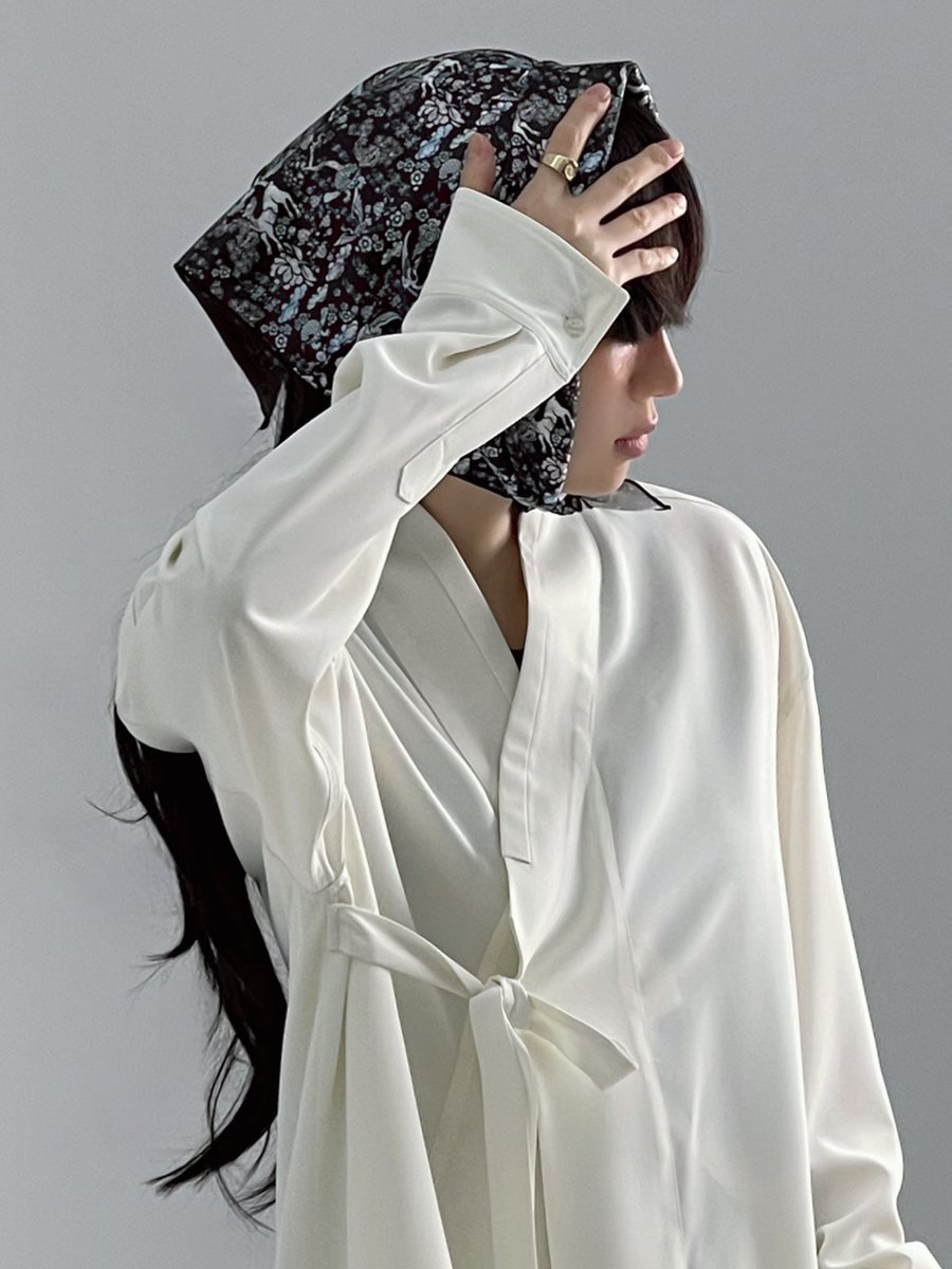 hundred_officer's tweet image. ⏰ 펀딩 마감까지 D-2!!

RT+팔로우를 해주신분들께 추첨을통해
은은한 광택과 한국적인 무늬가 돋보이는 
자개 반다나를 드립니다!

두건 또는 댕기처럼,허리띠,가방꾸미기 등 다양한 스타일링이 가능한 자개 반다나 입니다🫶

tumblbug.com/hanshirt