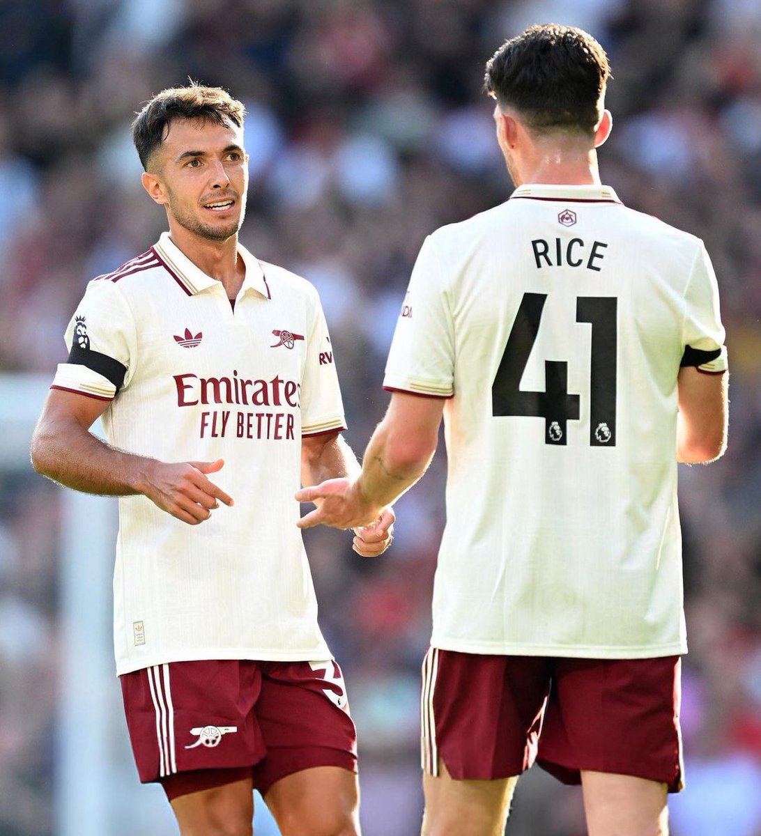 🚨 Arsenal will wear their third kit for their trip to face Liverpool at Anfield on Sunday. ✅🤍