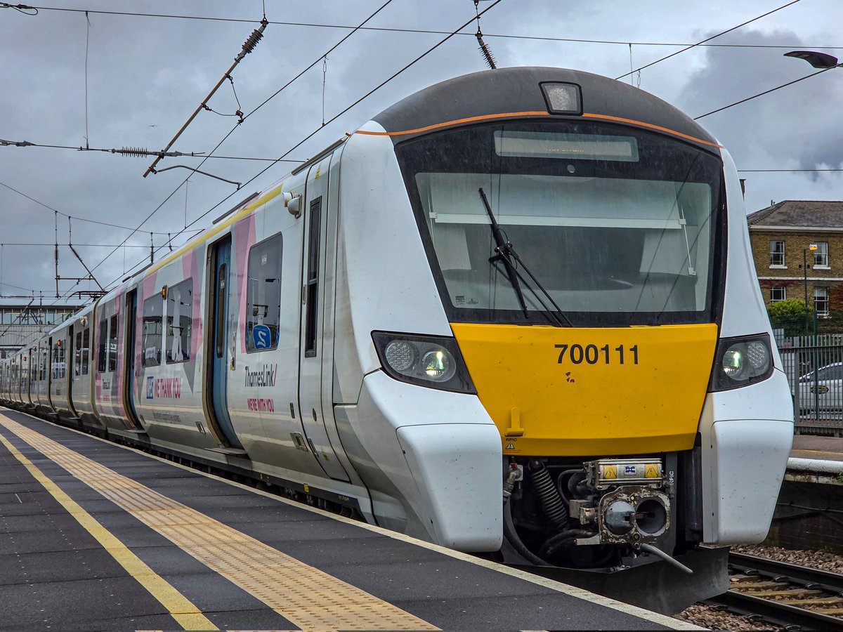 chriscollins462's tweet image. Thought this was the #trainbow for a second!

@TLRailUK 700 111 sits at Peterborough P2, awaiting it's passengers for 9J23 to Horsham.