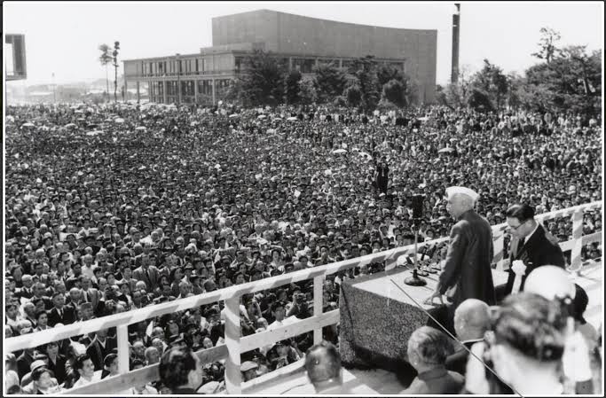 Nehruvian (@_nehruvian) on Twitter photo Jawaharlal Nehru addressing the huge crowd in Japan, 1957. Jawaharlal Nehru addressing the huge crowd in Japan, 1957.