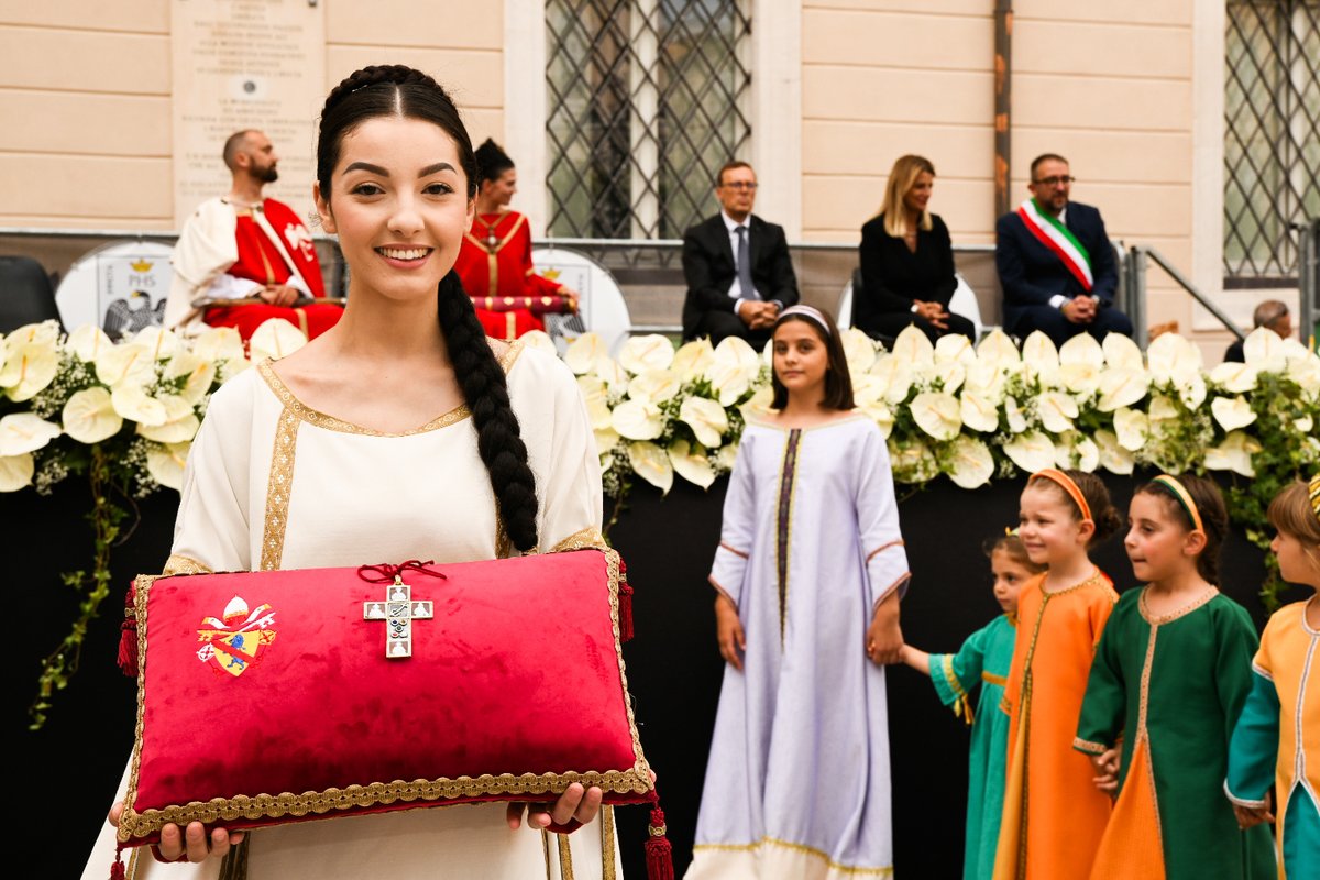 L'eredità di Celestino V nelle mani delle nuove generazioni. ✨

#perdonanzacelestiniana2025 #perdonanzacelestiniana731 #perdonanza2025