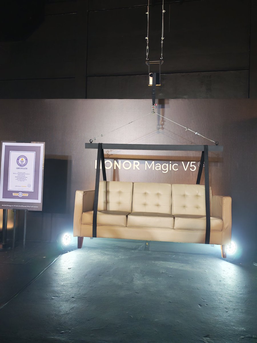 fpjjr's tweet photo. Another Guinness World Record by HONOR!
The new HONOR Magic V5 5G can lift a whole sofa! Will share more info soon on #ManualToLyf
@HONORPHL
#HONORMagicV5
#MyFirstFoldable
#FoldUnfoldRepeat https://t.co/MmZ0fAXEZv