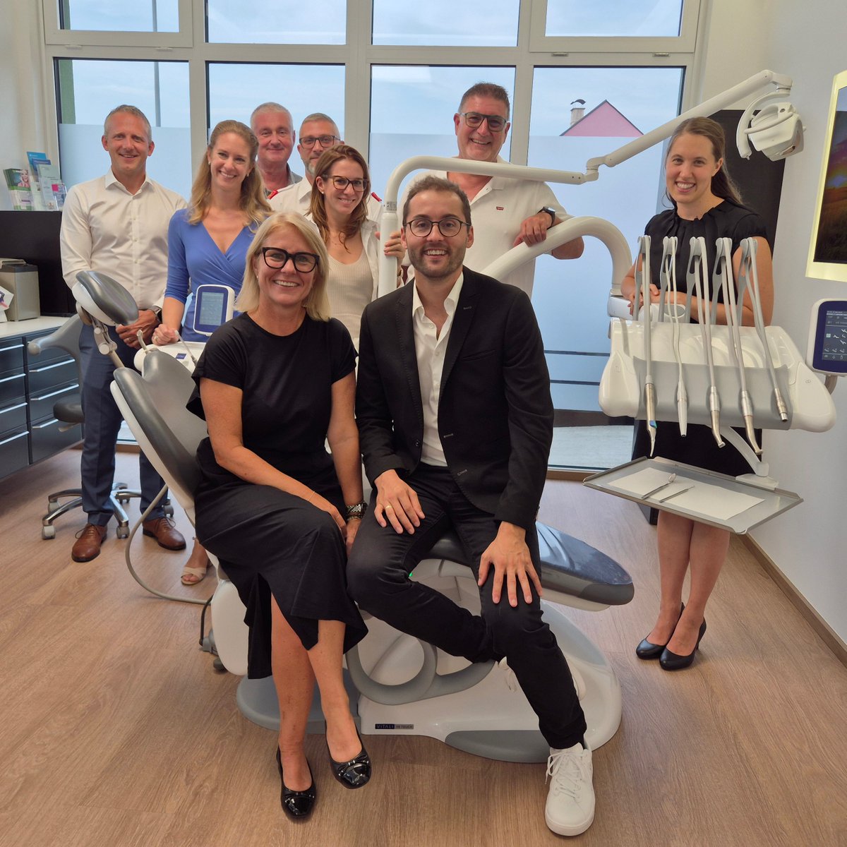 NachbarServus's tweet photo. Oberwaltersdorf: Aus klein wird groß / Zahnarztpraxis DDr. Manuel Reinisch feierte neuen, erweiterten Standort.
#oberwaltersdorf #medizin #zahnarzt #arztpraxis #dentist #vergrößerung #praxis #zähne #matousek
https://t.co/GanviInfmU https://t.co/hqxP8lSihg