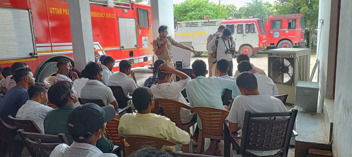 GHAZIPUR FIRE & EMERGENCY SERVICES (@fsghazipur) on Twitter photo श्रीमान अपर पुलिस महानिदेशक उत्तर प्रदेश अग्निशमन तथा आपात सेवा मुख्यालय महोदया के आदेशानुसार #cfogzr के निर्देशन में जनपद गाजीपुर में अग्निशमन केंद्रों में अग्नि सचेतक/फायर वालंटियर को अग्नि से बचाव संबंधी प्रशिक्षण प्रदान कराया गया
<a href="/fireserviceup/">Fire & Emergency Services Uttar Pradesh Police</a> <a href="/AdminGhazipur/">DM_Ghazipur</a> <a href="/ghazipurpolice/">Ghazipur Police</a> श्रीमान अपर पुलिस महानिदेशक उत्तर प्रदेश अग्निशमन तथा आपात सेवा मुख्यालय महोदया के आदेशानुसार #cfogzr के निर्देशन में जनपद गाजीपुर में अग्निशमन केंद्रों में अग्नि सचेतक/फायर वालंटियर को अग्नि से बचाव संबंधी प्रशिक्षण प्रदान कराया गया
<a href="/fireserviceup/">Fire & Emergency Services Uttar Pradesh Police</a> <a href="/AdminGhazipur/">DM_Ghazipur</a> <a href="/ghazipurpolice/">Ghazipur Police</a>