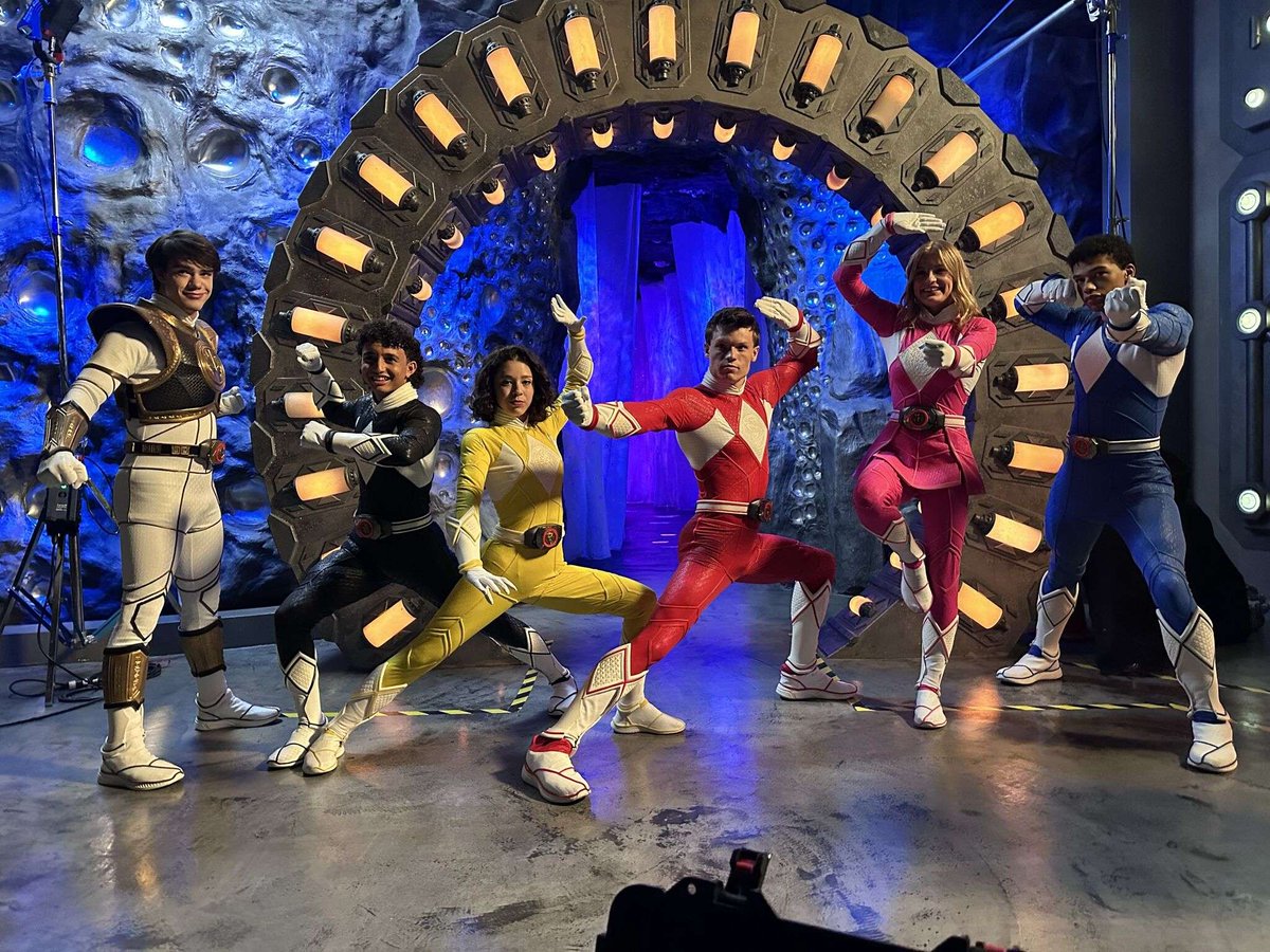 PwrRngr's tweet image. This pic is MORPHENOMENAL! 

⚡️Check out @TokuJay&apos;s suit designs which were brilliantly brought to life by @ParallelLifeSt2 for the upcoming #PowerRangers x Ninja Kidz (officially licensed) collab!