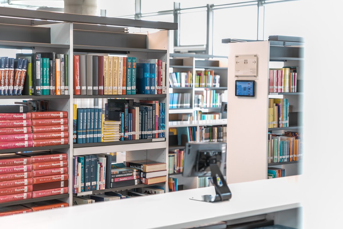 Vai esat gatavi jaunajam studiju gadam? Visiem vecāko kursu studentiem un darbiniekiem atgādinām, ka nepieciešams veikt PĀRREĢISTRĀCIJU, lai turpinātu saņemt bibliotēkas pakalpojumus: biblioteka.lu.lv/par-mums/zinas…