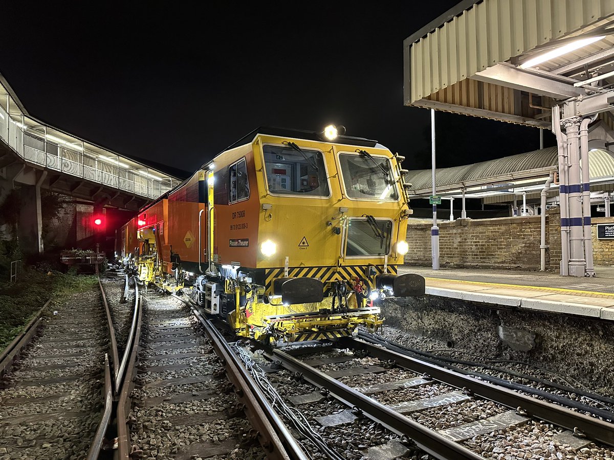Our second night at Grove Park saw us working on the switch where Bromley North trains join/leave the branch