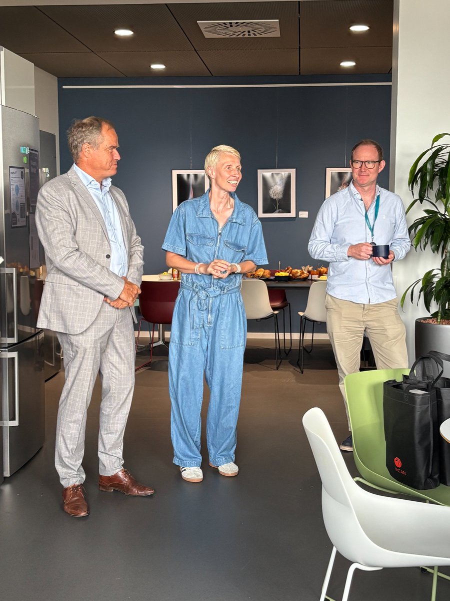 CSRBiotech's tweet image. We had the pleasure of meeting Prof. Dr. @EckartWuerzner , Mayor of Heidelberg, at @BiolabsHD   last week.

We truly appreciate the support from the City of Heidelberg and from BioLabs Heidelberg. 

#LifeSciences #Imaging #Heidelberg #Biotech