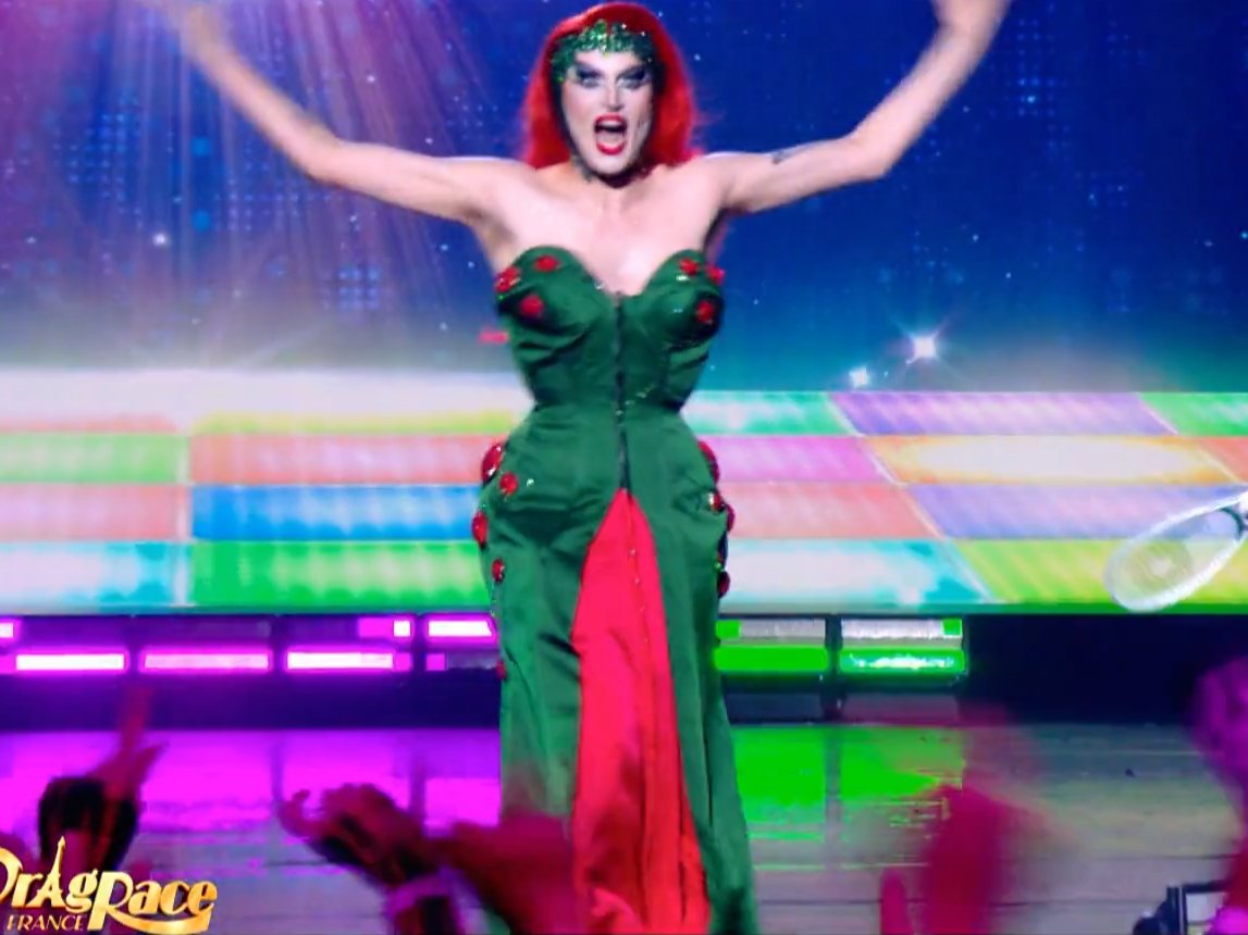 phlorentin's tweet photo. Ils ont coupé le moment où Nicky demande au public "vous aviez déjà vu un clown se transformer en p*te ?" 😭😭
#DragRaceFranceAllStars https://t.co/sVtP7Cp7si