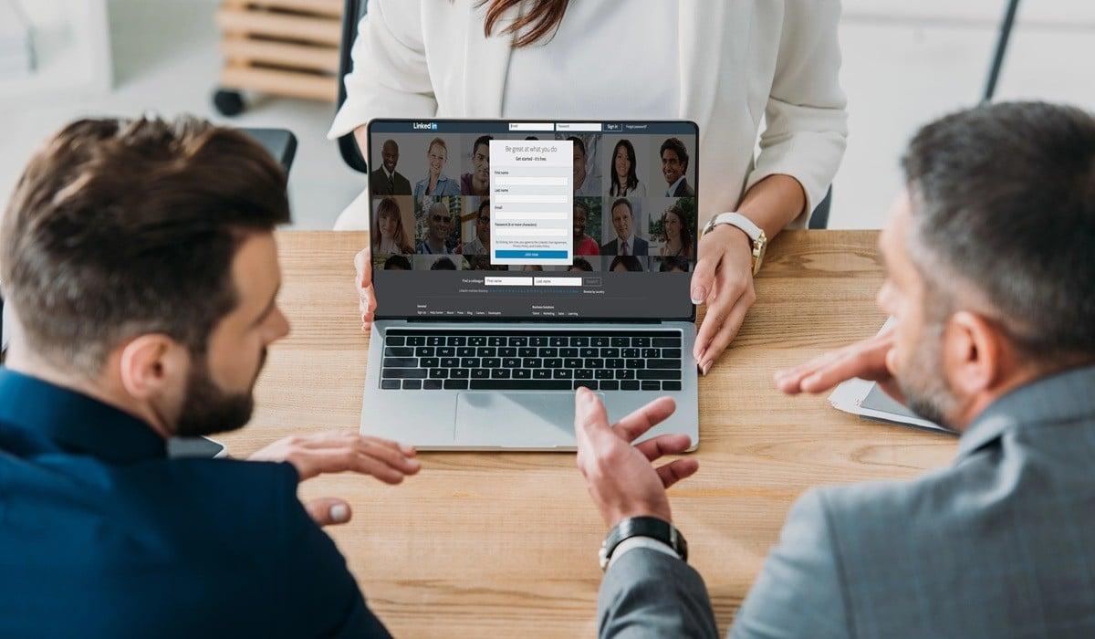 Si on ne peut que constater la montée en puissance de l'IA et la pression pour se former en continu dans ce domaine, une nouvelle étude de LinkedIn montre que les professionnels se tournent avant tout vers leurs pairs. Selon cette étude réalisée auprès ... lbr.io/7CwmCk