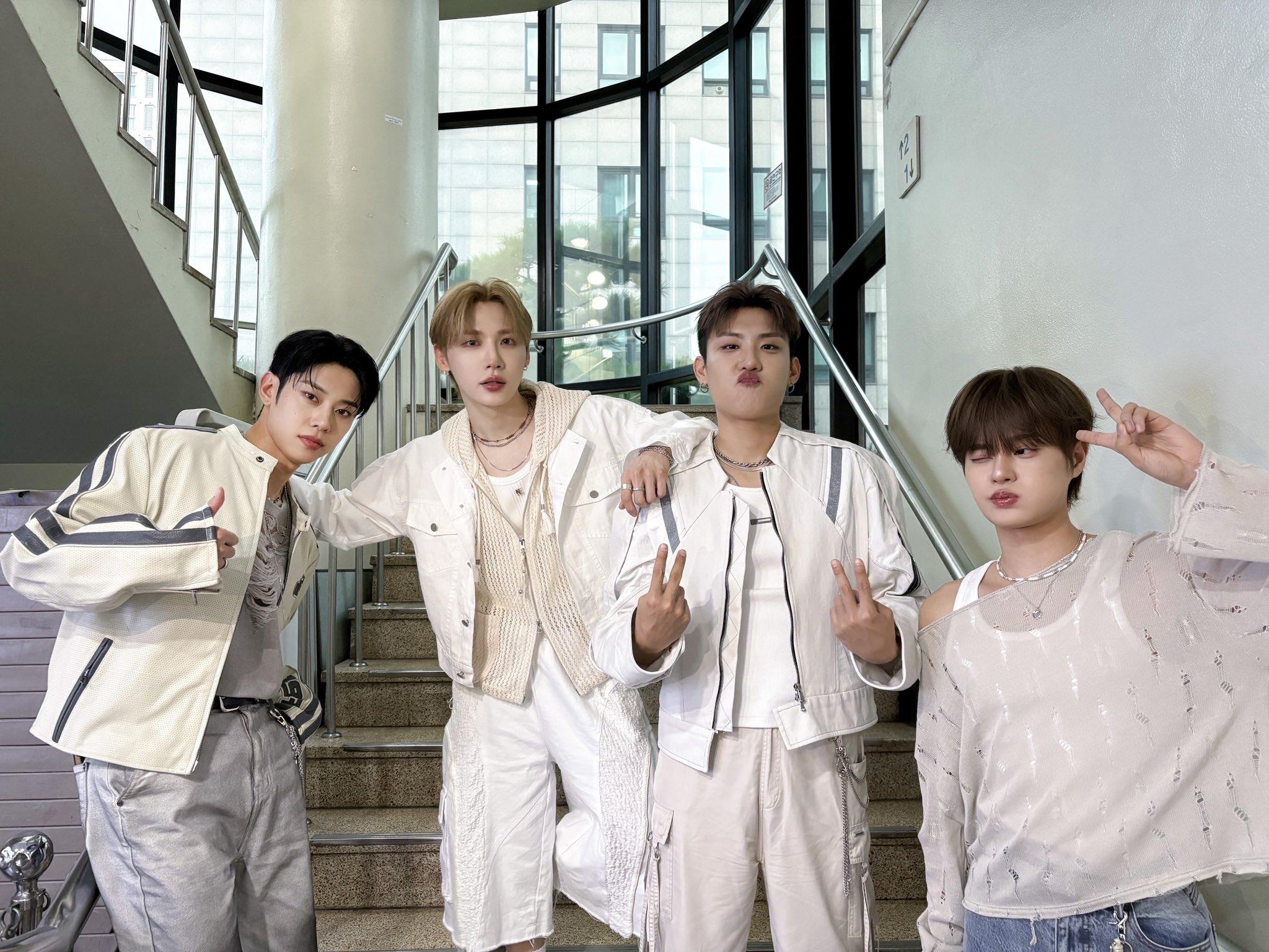 AB6IX AtoB 　トレカ　未公開　ウン　ドンヒョン　ウジン　デフィ AB6IX JAPAN 2ND MINI ALBUM『SAVIOR』8月17日リリース《HMV限定