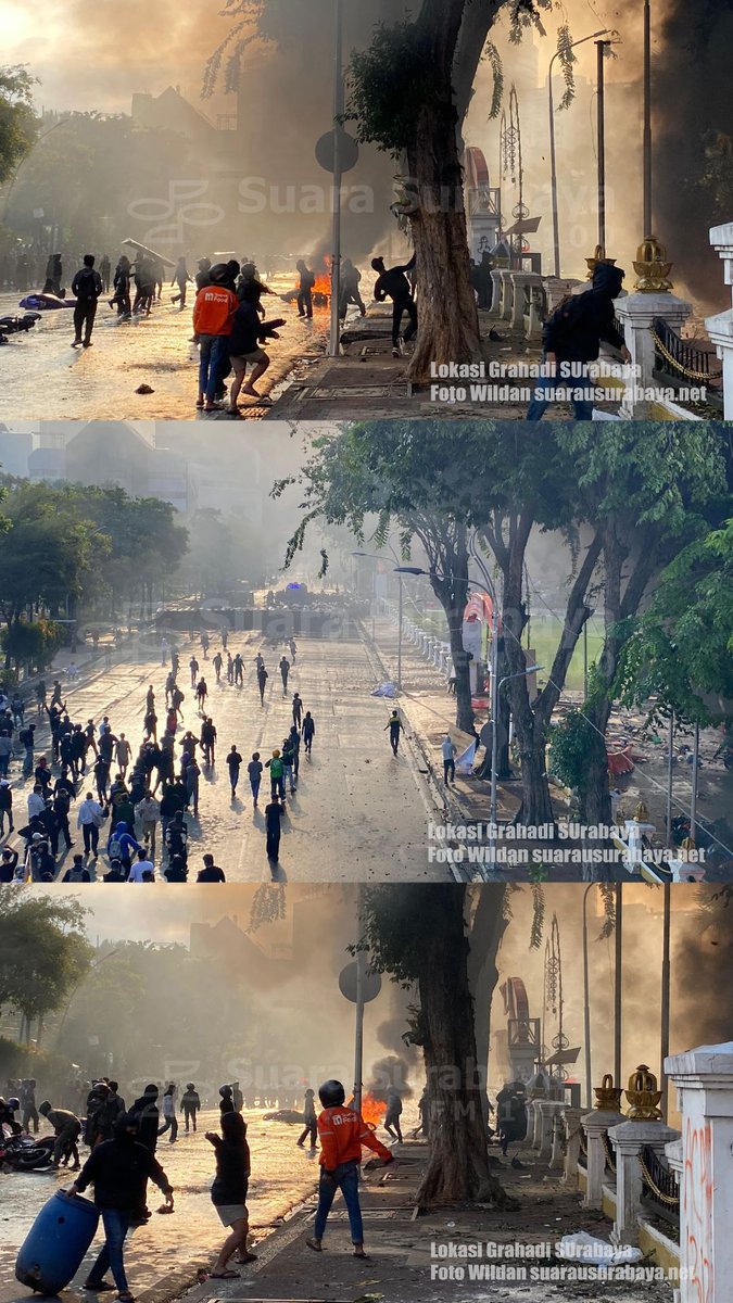 16.42: Tembakan gas air mata dan water canon masih terus berlangsung di Gedung Grahadi. Laporan langsung di lokasi oleh Wildan reporter Suara Surabaya. (ss-tm)