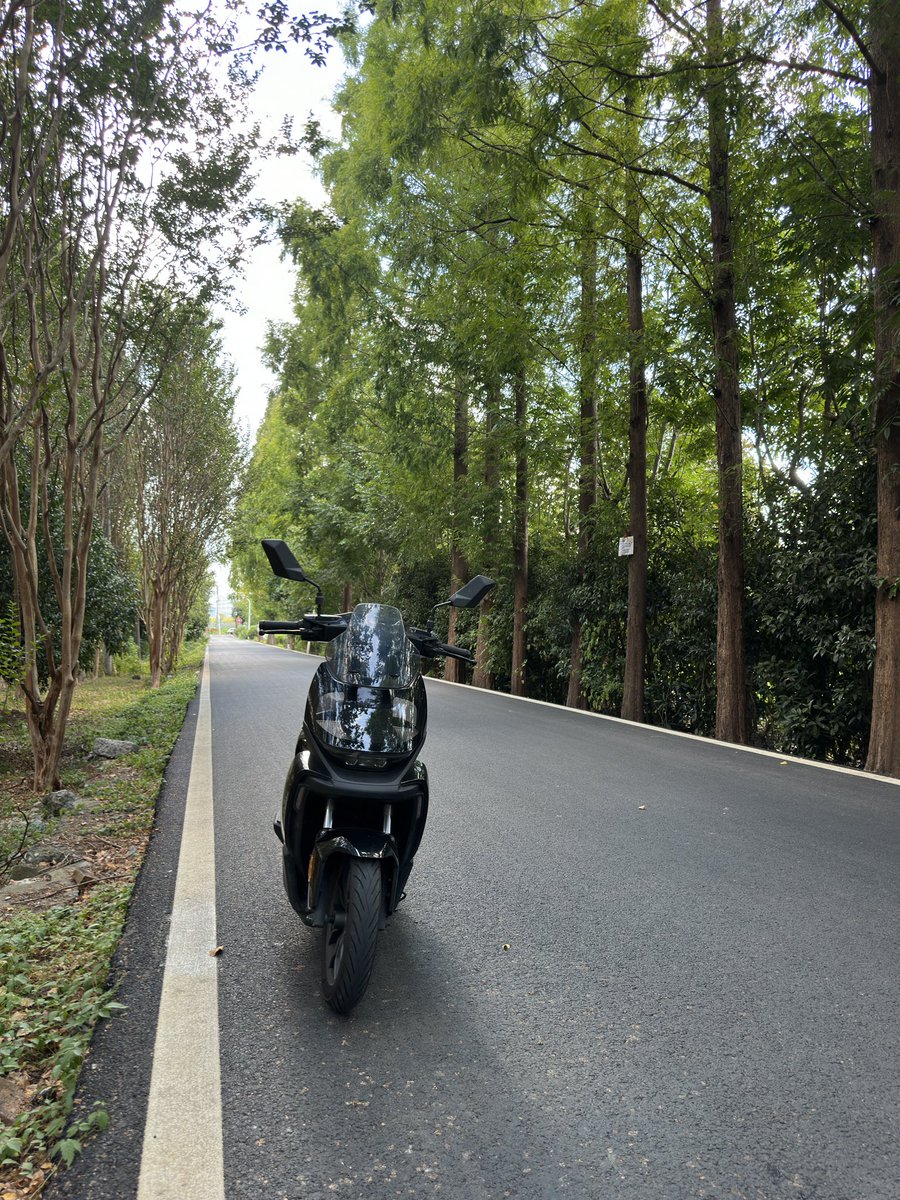 suyang1113's tweet photo. 今天來到了距離杭州最近的農村（高橋村），騎著車在鄉間小路上走走很舒服 https://t.co/YblVGwNazl