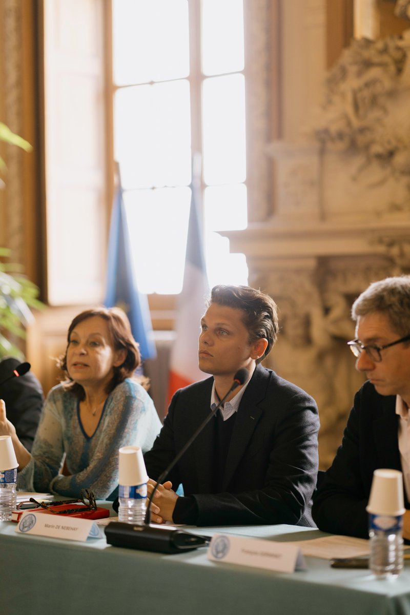 Le Laboratoire de la République tweet media