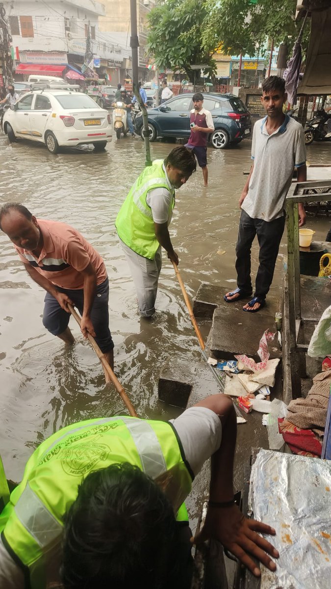 Visible presence of MCD Shahdara South Zone field staff on ground for resolving waterlogging issues
<a href="/LtGovDelhi/">LG Delhi</a>
<a href="/CMODelhi/">CMO Delhi</a>
<a href="/MCD_Delhi/">Municipal Corporation of Delhi</a>
<a href="/RajaiqbalSingh3/">Raja Iqbal Singh</a>
<a href="/AshwaniKumar_92/">Ashwani Kumar</a>
<a href="/MCD_IT_HQ/">IT DEPT. MCD</a>
<a href="/SBM_MCD/">Swachh Survekshan MCD</a>