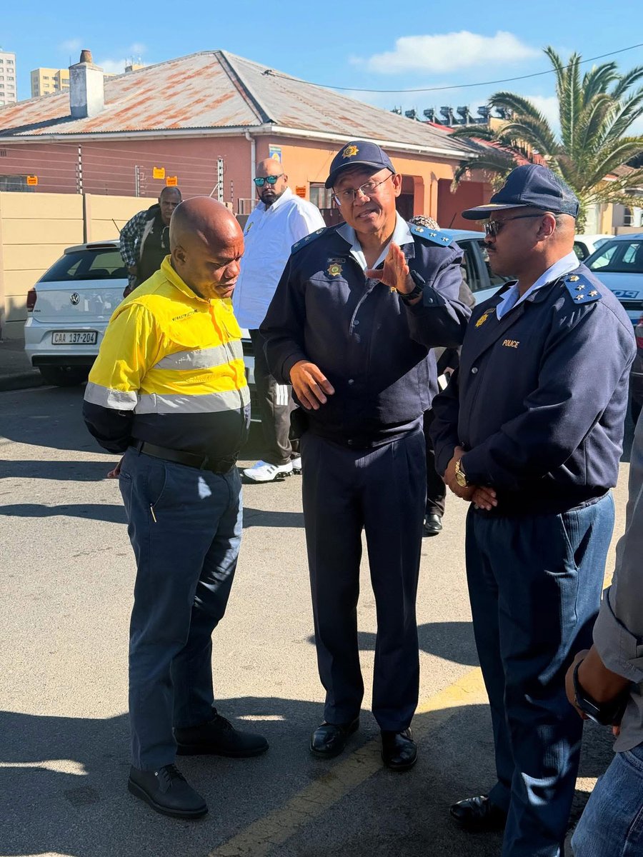 sziks's tweet photo. Today we are leading an inspection in Cape Town under #OperationBringBack, targeting hijacked & illegally occupied state properties.
Over 40 sites in the Western Cape have been flagged. https://t.co/cf5PIwKYDw