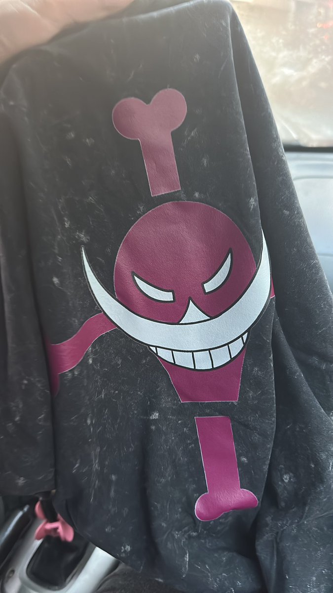 Sorteo‼️‼️
Para celebrar que vuelvo a incluir el filamento sorteo una Gomu Gomu Deckbox
No se queda ahí! Porque estoy colaborando con <a href="/TiendaTokibo/">Tienda Tokibo</a> para que se incluya también una camiseta como la mía (podéis elegir la akuma entre Luffy,Ace,Law y Robin)
Cómo participar ⬇️