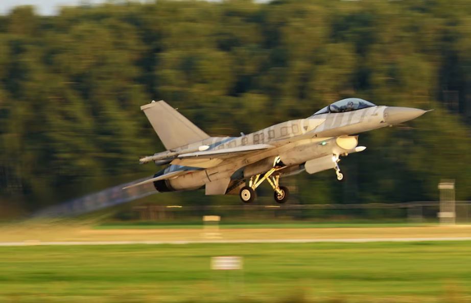 DefenseMirror's tweet photo. Poland Selects L3Harris Viper Shield for F-16 Upgrade::

https://t.co/3xKtrrRqXU

#Poland #F16 #ViperShield #L3Harris #Defense #Military #Aerospace #ElectronicWarfare #USPoland #AirForce https://t.co/m1zq5ku23l