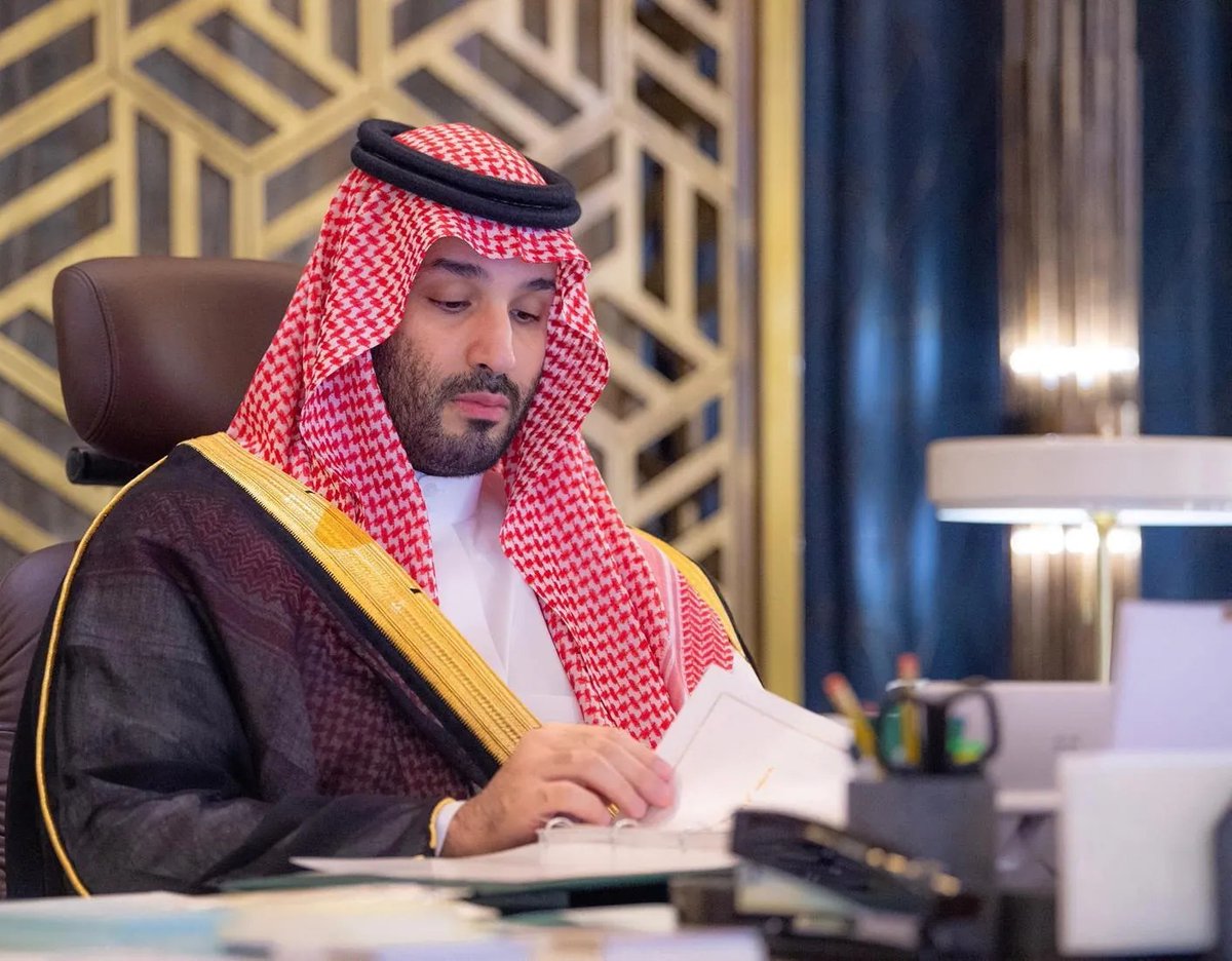 في #يوم_الجمعه..
.
اللهم انصره وارفع رايته وزده عزاً وتمكينا واخذل من يعاديه يا رب العالمين.