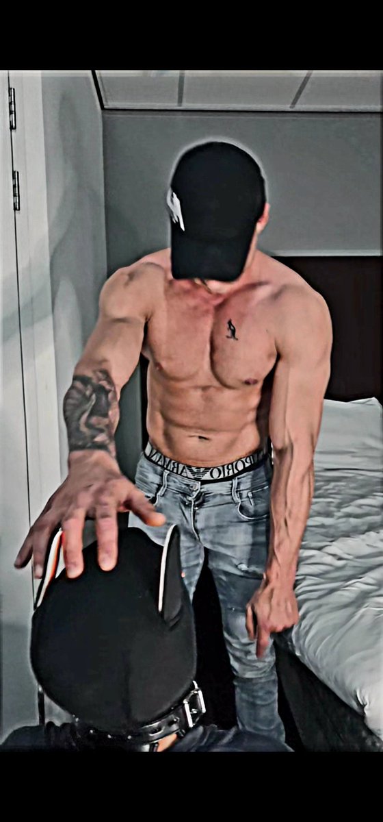 MasterCharlie26's tweet image. Dragged @subservealphas to his knees. Made him kiss the dirt on my shoes like the pathetic little Beta he is !