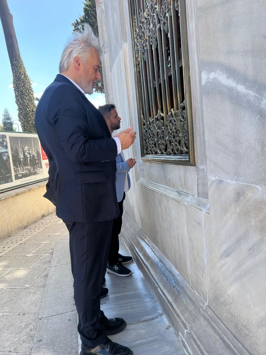 Mehmet Altınöz (@mehmedaltinoz) on Twitter photo Ecdadımızın mirasını, ruhunu ve inancını bizlere armağan eden Fatih Sultan Mehmet Han’ın türbesini ziyaret ederek Fatiha okuduk.
İstanbul’u bizlere emanet eden bu büyük kumandan ve devlet adamını rahmet, minnet ve şükranla yâd ediyoruz.
Ruhu şad, mekânı cennet olsun.
Bizlere Ecdadımızın mirasını, ruhunu ve inancını bizlere armağan eden Fatih Sultan Mehmet Han’ın türbesini ziyaret ederek Fatiha okuduk.
İstanbul’u bizlere emanet eden bu büyük kumandan ve devlet adamını rahmet, minnet ve şükranla yâd ediyoruz.
Ruhu şad, mekânı cennet olsun.
Bizlere