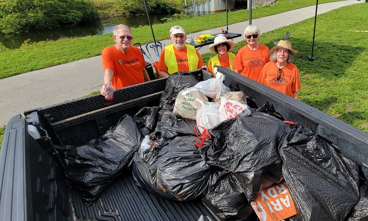 CityOaklandPark's tweet image. 🌟 Oakland Park, let’s show our neighborly spirit! 
Join us 9/6 for Neighbor Day  -  a day of volunteerism &amp;amp; community pride!
Make a difference in just a few hours
📍Details &amp;amp; sign-up: stevenm@oaklandparkfl.gov | 954-630-4494

#OaklandPark #GoodNeighborDay #Volunteer