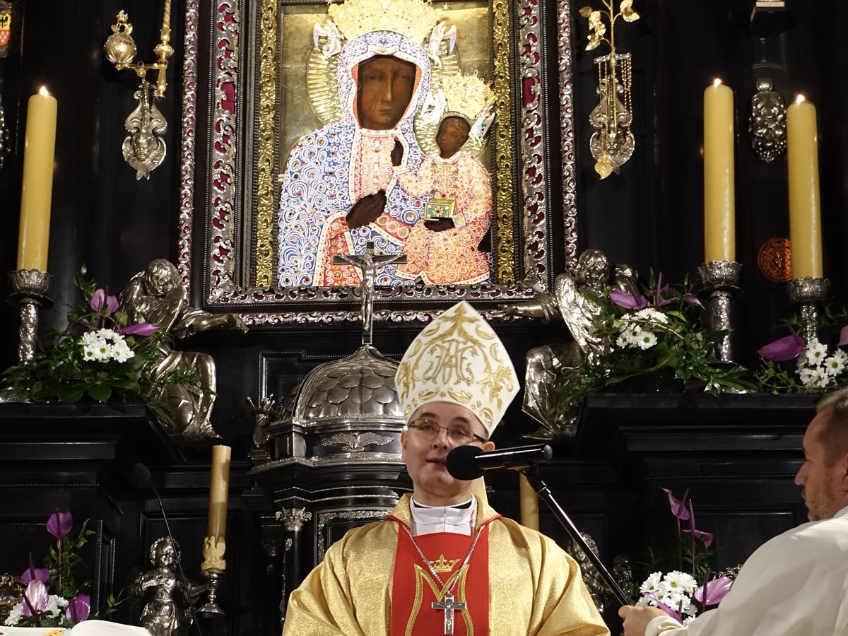 Bp Andrzej Przybylski, dotychczasowy biskup pomocniczy <a href="/ArchiCzest/">Archidiecezja Częstochowska</a>, mianowany został arcybiskupem metropolitą katowickim. Nowemu metropolicie życzymy wielu łask i błogosławieństwa ukochanej przez niego #Maryja Jasnogórskiej i zapewniamy o modlitwie przed Jej Cudownym Wizerunkiem.