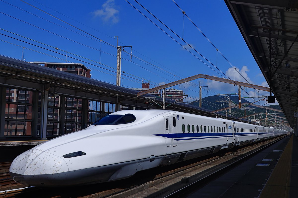 N700系2000番台X59編成[幹ﾄｳ]

異例の第7全検を通ったN700Aの目をしたN700a(1号車のみ)が青空澄み渡る中颯爽と駆け抜けていった。