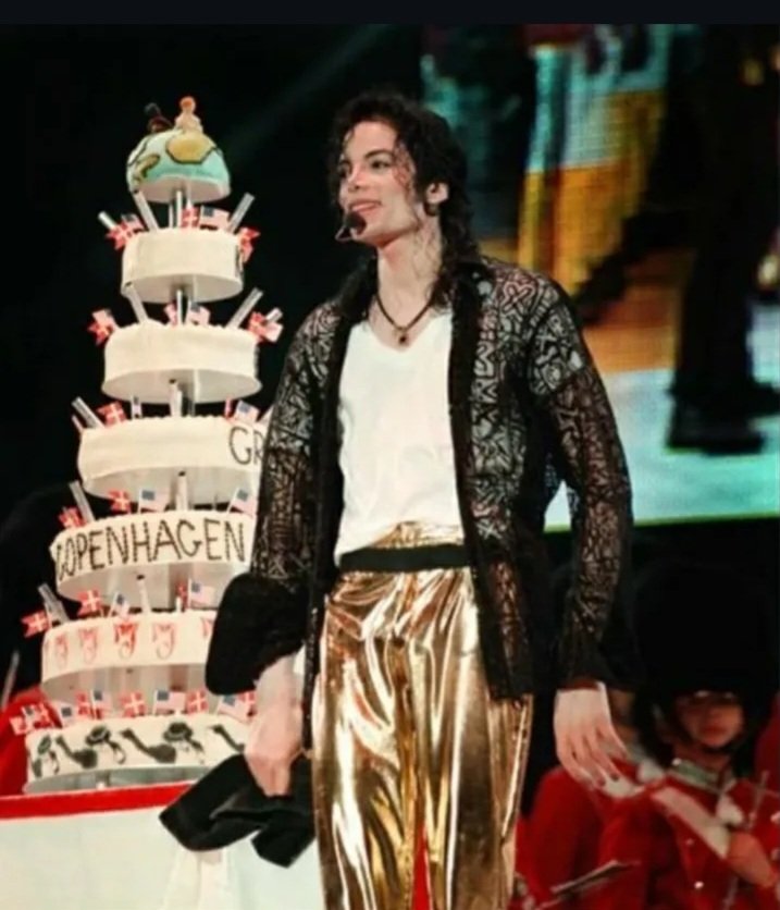 cibelemj's tweet photo. Há 67 anos nascia o maior artista de todos os tempos, Michael Jackson, love lives forever ❤️ https://t.co/NWVLOTtRKc