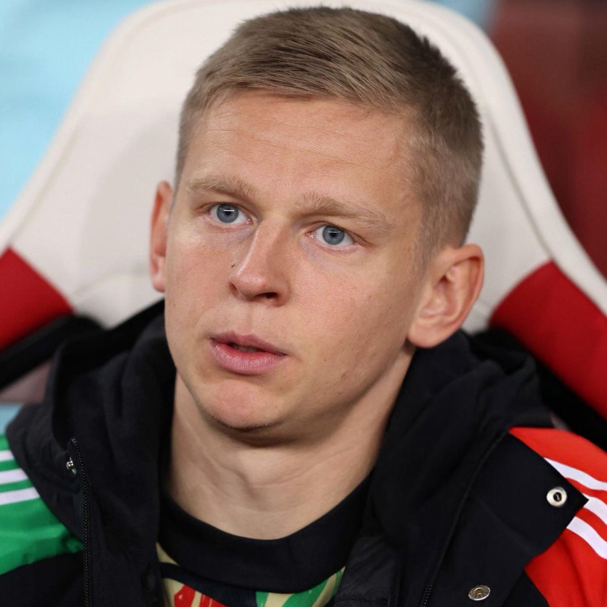 Toujours pas plus d'informations sur un départ de Zinchenko ? 
Faut vraiment lui trouver une porte de sortie. Je pensais vraiment qu'il serait une de nos premières ventes. 
Il avait pas mal de prétendants mais je vois pas d'opportunités concrètes actuellement. Ça sent le prêt...